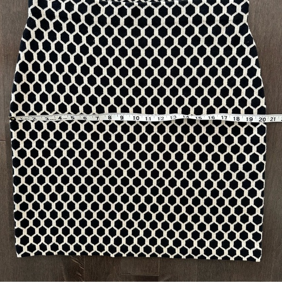 Banana Republic Cashmere Blend Sweater Skirt Honeycomb Black Cream Large - Picture 6 of 8